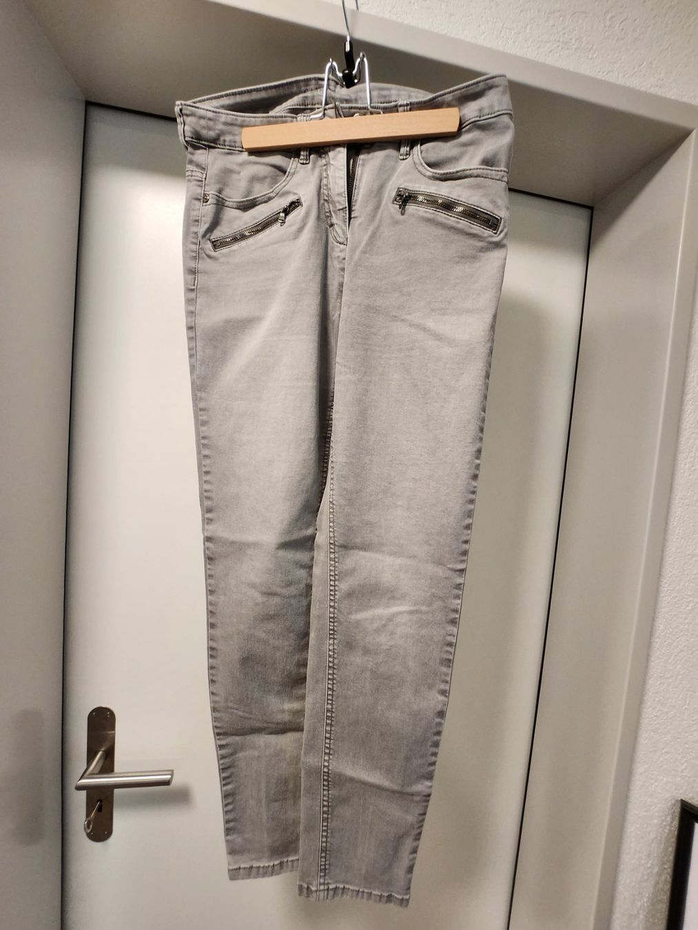 C&A Jeans: Damenjeans Gr. 36, grau Canda v. C&A – Usato da Nebikon venduto da zesette