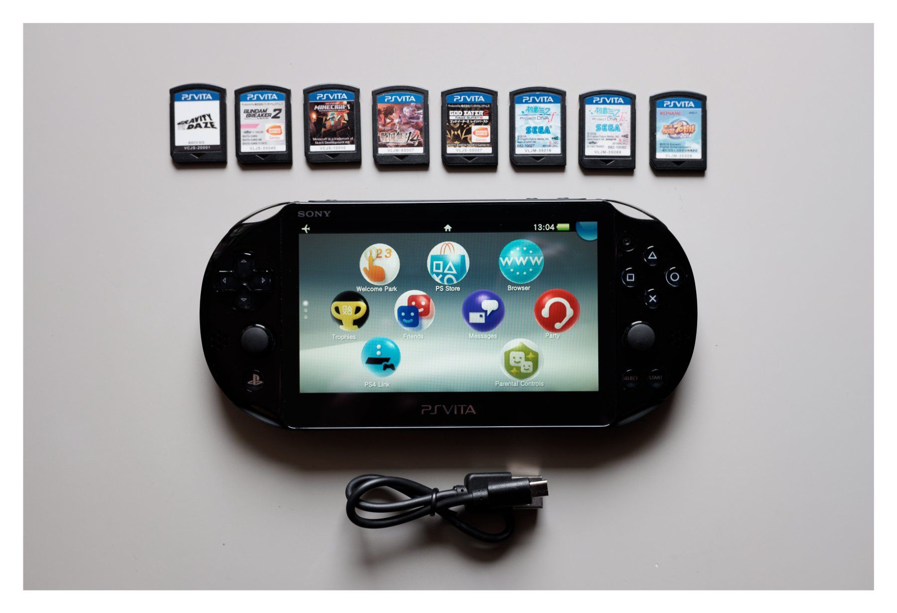Sony Konsolen: Sony PS Vita 2000 + 8 games + accessories – Gebraucht aus Oberwil b. Zug von