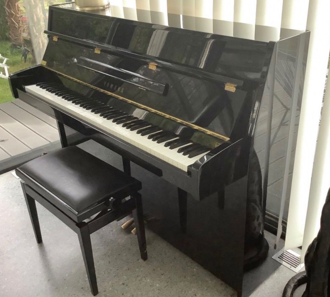 Yamaha Musikinstrumente: Klavier Yamaha mit Silent Funktion, mit Hocker – Gebraucht aus Baar von Famaventures 2