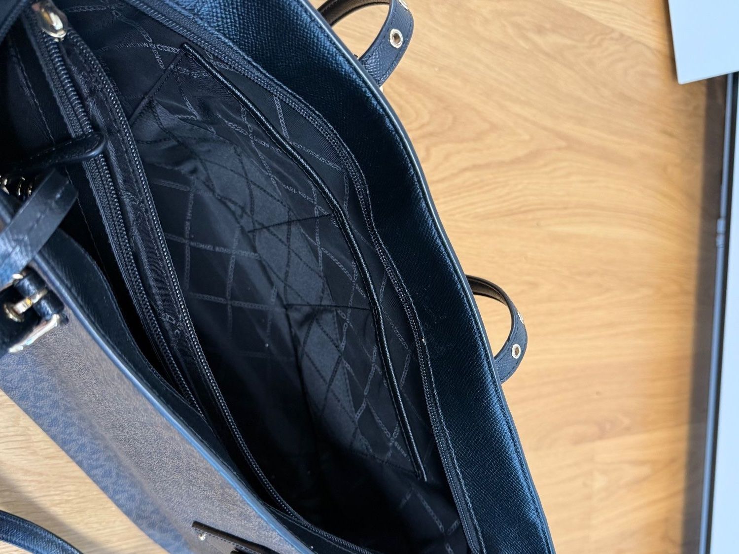Michael Kors Sacs femmes: Michael Kors – D'occasion à Lufingen par Ann_Katrin 1