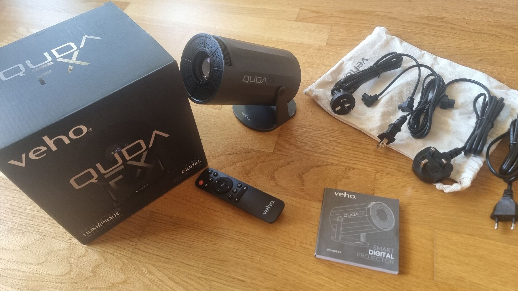 Vidéoprojecteurs: Proiettore Veho Quda FX Smart con accessori – Neuf (Voir description) à Altdorf UR par Adeleiro