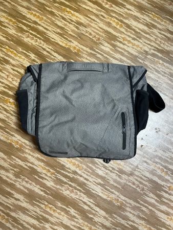 Praktische Dakine Umhängetasche, Grau - Top Zustand!