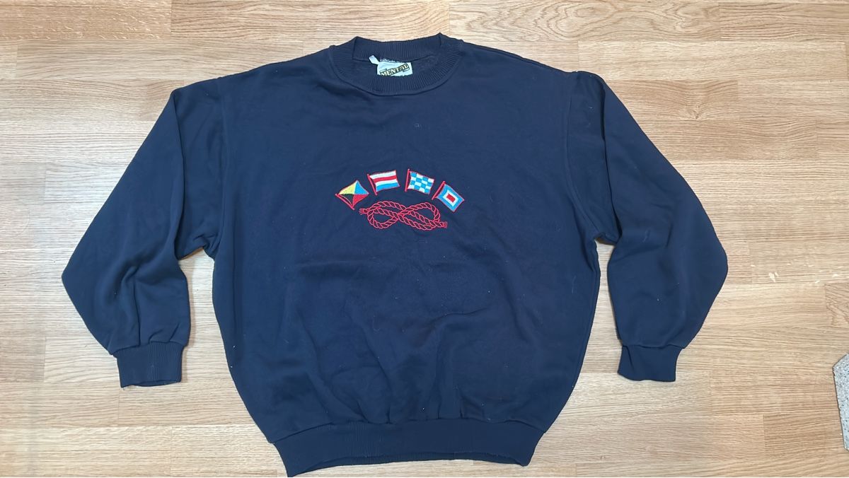 Maglioni & Felpe: Retro Pullover dunkelblau marine Motiv Grösse L – Usato da Luzern venduto da ThrowbackVintage