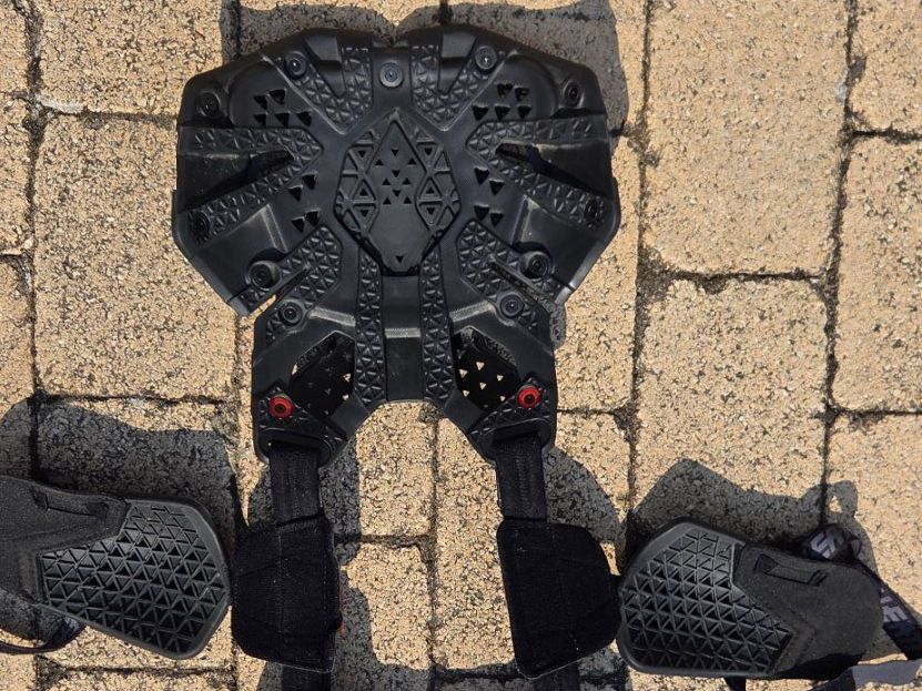 Leatt Protezioni & Imbottiture: Leatt Body Protector 3.5 Brust- und Rückenpanzer + Schulter – Usato da Oberwangen b. Bern venduto da Levidog 7