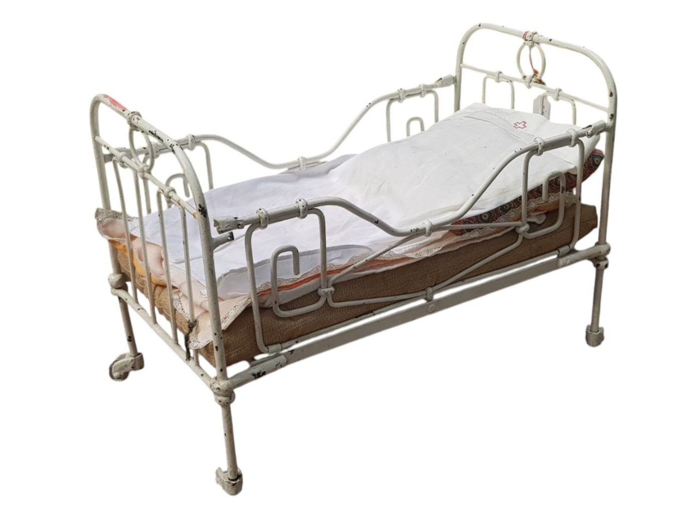 Bambole: Puppenbett Spitalbett antik – Usato da Mörschwil venduto da lindaswunderkiste 1