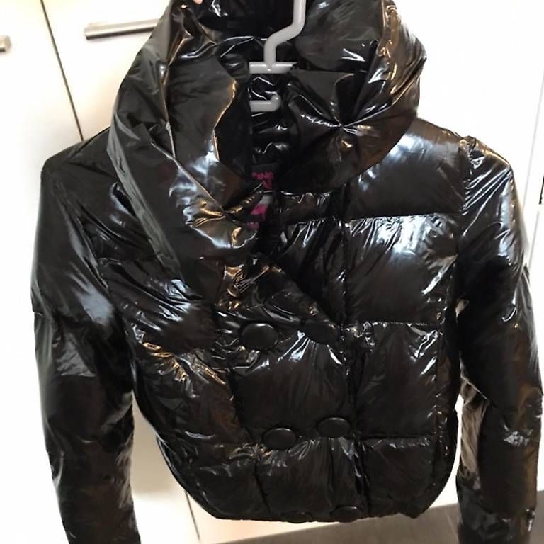 Giacche: Schwarze Daunenjacke XS/S  – Usato da Cham venduto da VStore