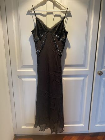 Kleid Nicowa schwarz Seide Grösse 42 mit Perlenstickerei