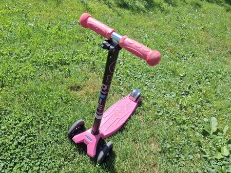 Micro Kinder Trottinett drei Räder pink gebraucht