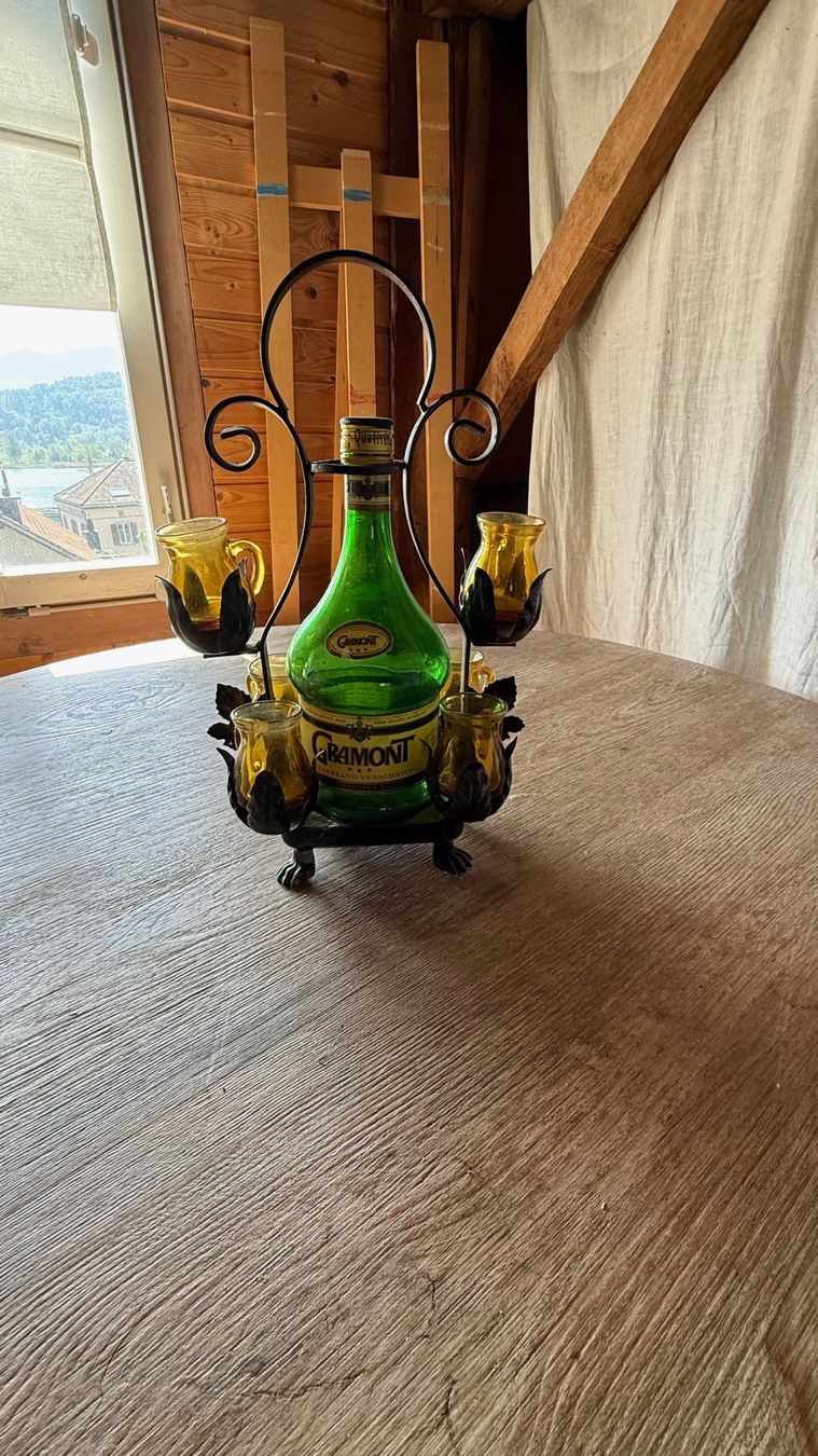 Portabottiglie: Schmiedeeisen-Flaschenhalter mit 6 Gläschen – Usato da Siebnen venduto da rocardo 1