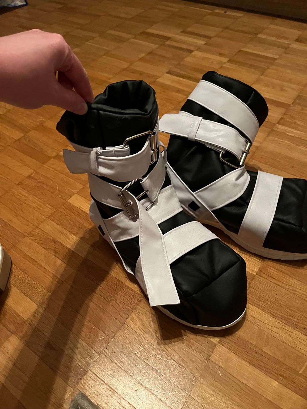 Damenschuhe: Schuhe Cosplay – Gebraucht aus Lyss von Omiira