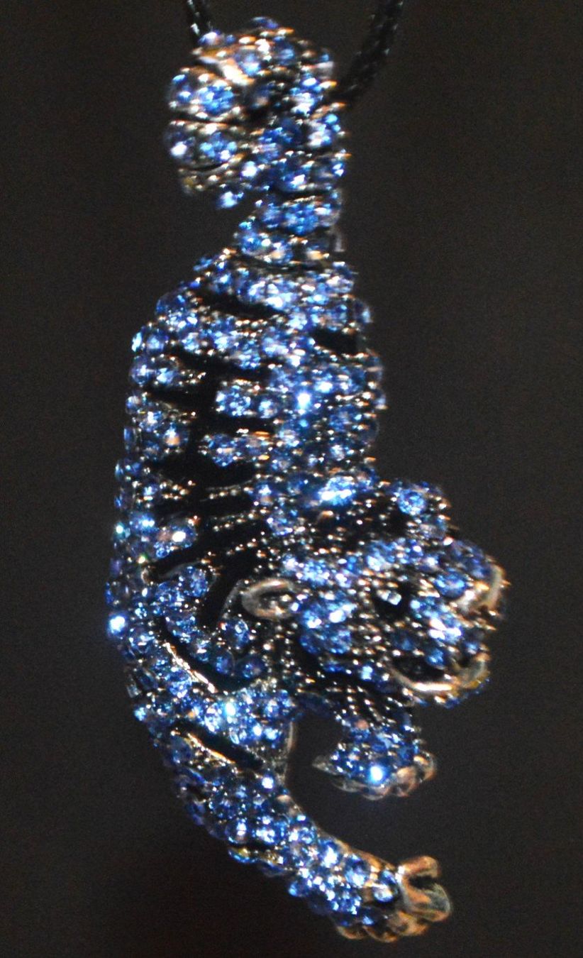 Spille & Fermagli: Brosche oder Halskette K-1424C – Tiger - Emaille & Strass Bl – Nuovo e nell'imballaggio originale da Goldiwil (Thun) venduto da han_v5b7 3