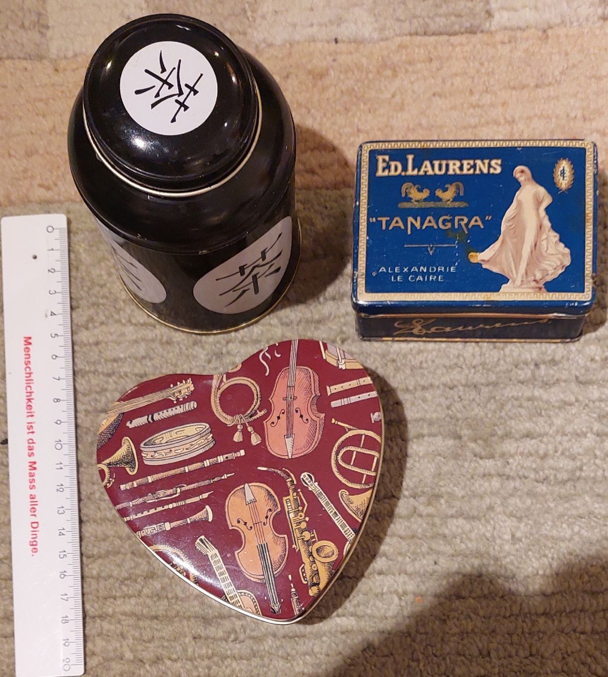 Alle Dekorationen: 3 dekorative Blechdösli, eine davon antik – Gebraucht aus Zürich von Cortin