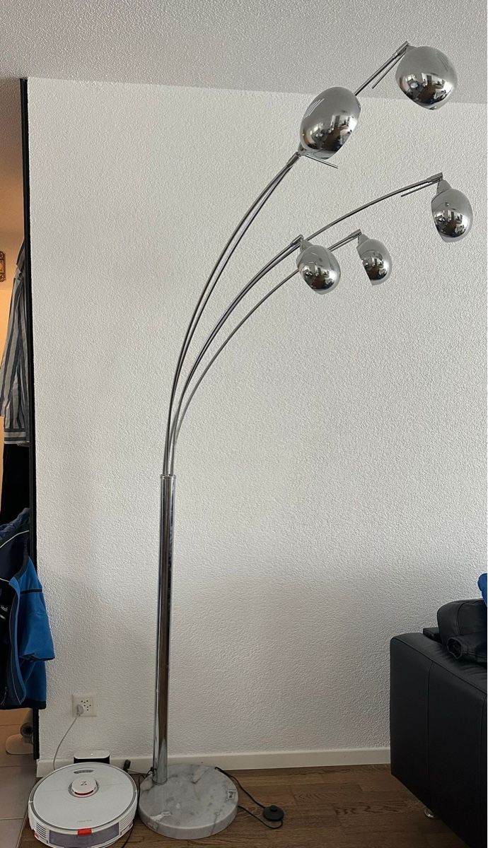 Lampade: Elegante Bogenlampe, Chrom-Look und Marmorstein – Usato da Bülach venduto da _milziv