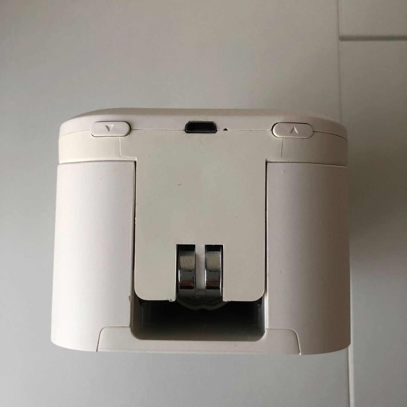 Altro in Decorazioni & Accessori: Handyhalterung, USB-Ladeanschluss – Usato da Schlieren venduto da MayaSheng1983 3