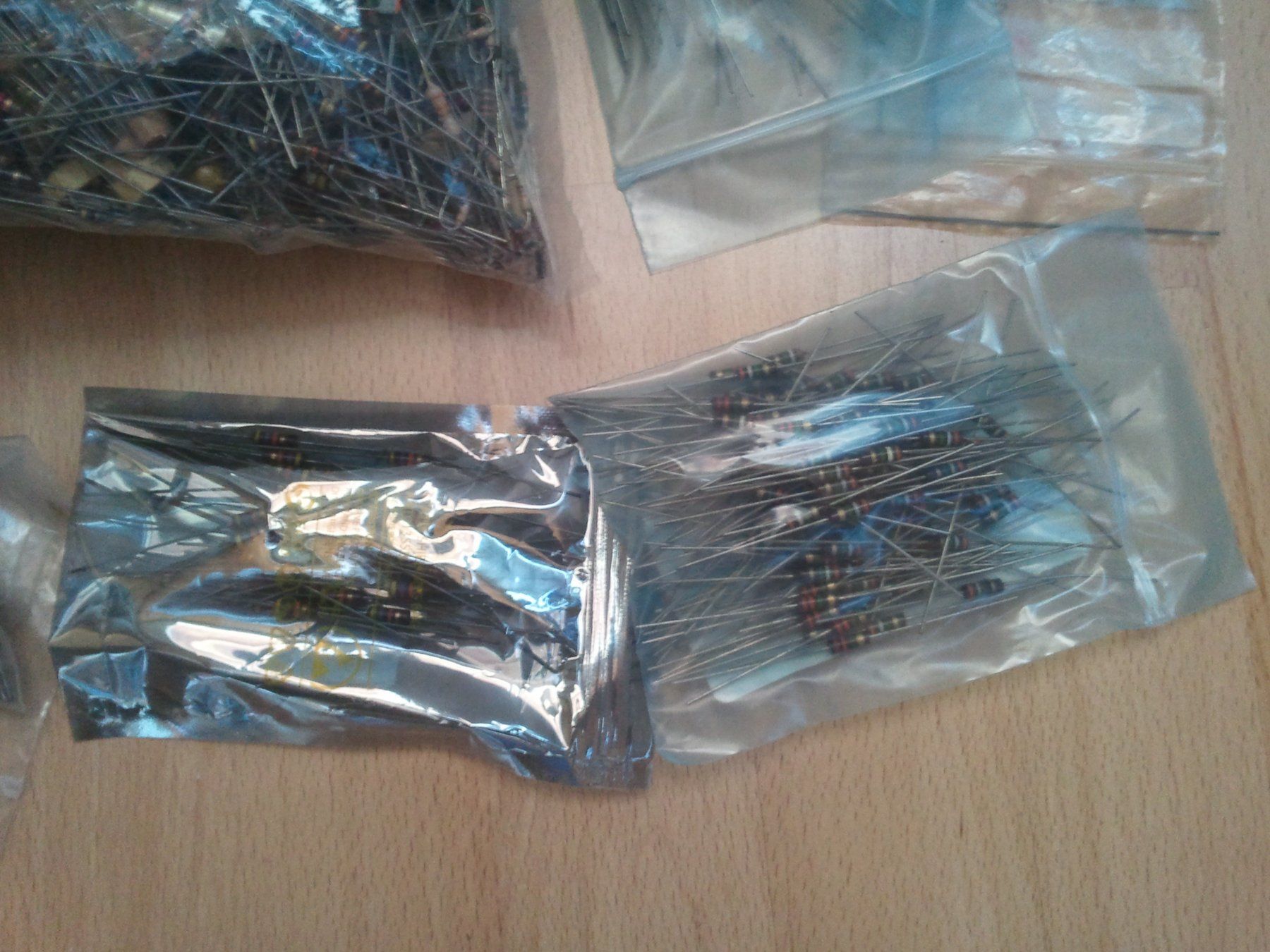 Componenti elettronici: Verschiedene Widerstände und variable Kondensatoren. – Nuovo (secondo la descrizione) da Beatenberg venduto da fancy10 2