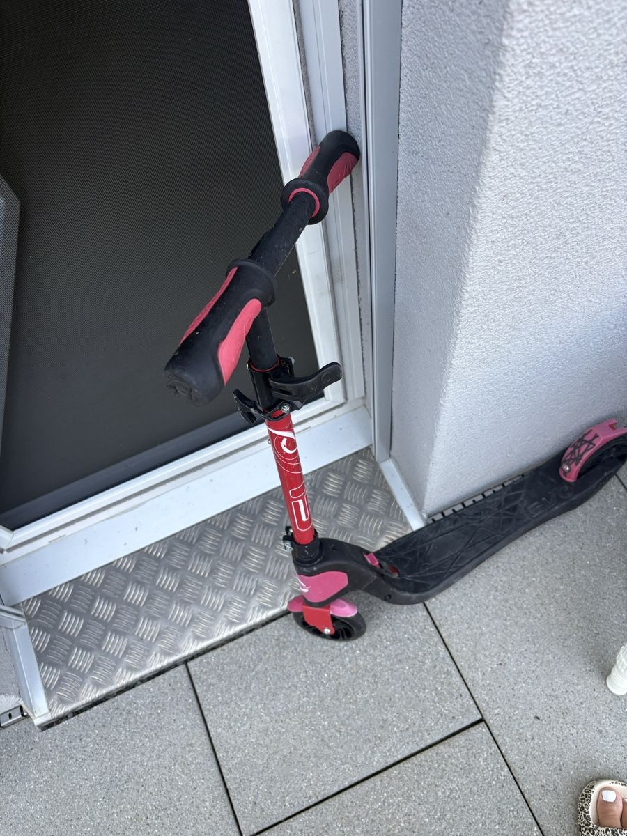Veicoli per bambini: Roller rot/pink Kinder gut gebraucht
50 – Usato da Täuffelen venduto da Tizi1983