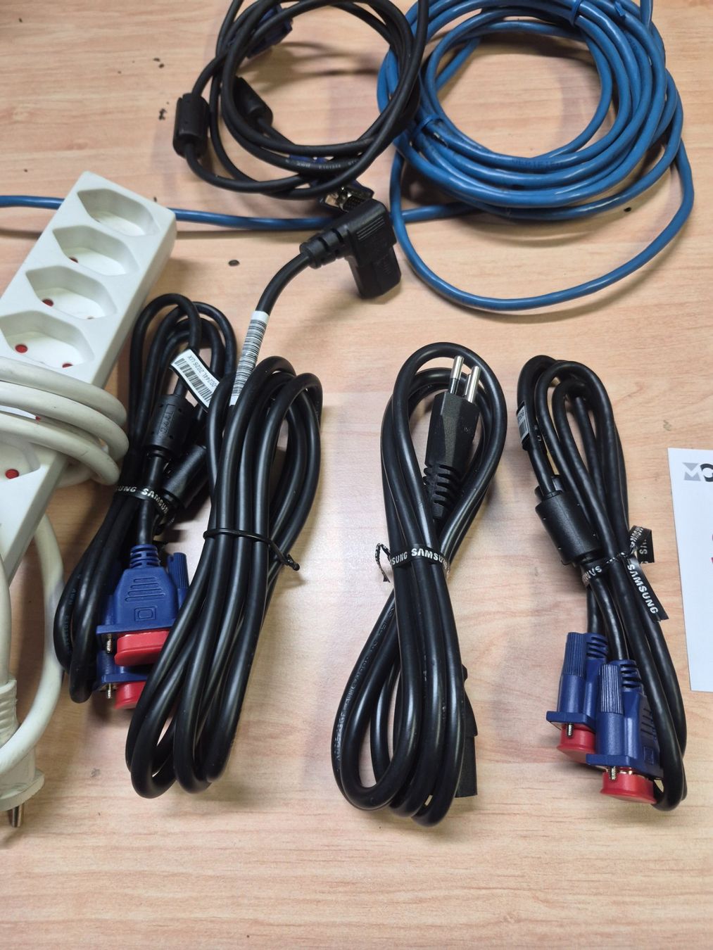 Câbles: 915 Posten diverse Kabel – D'occasion à Derendingen par Meisterstuecke 1