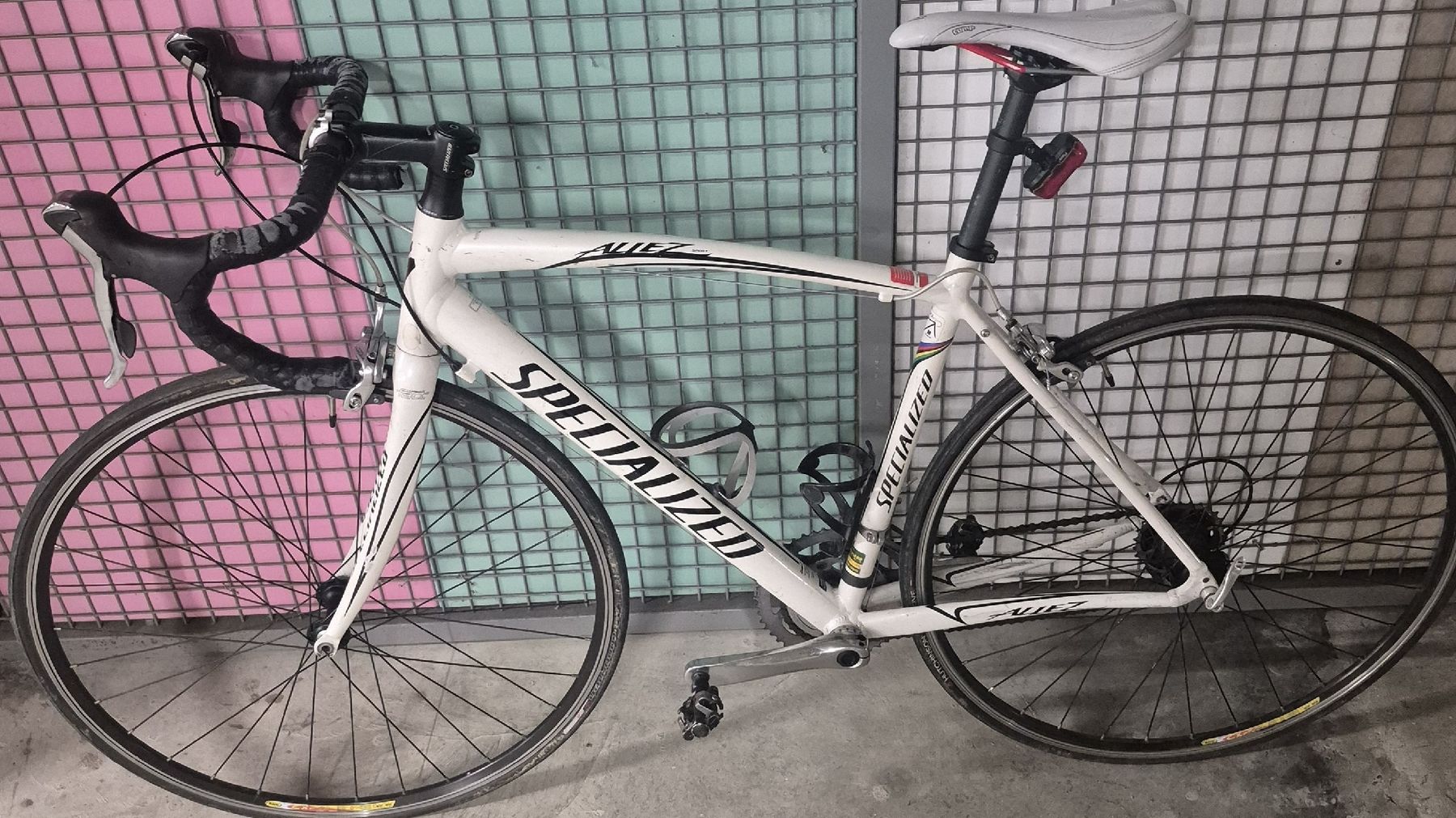Specialized Biciclette: Vélo de route Specialized Allez blanc taille M – Usato da Genève venduto da Gigs007