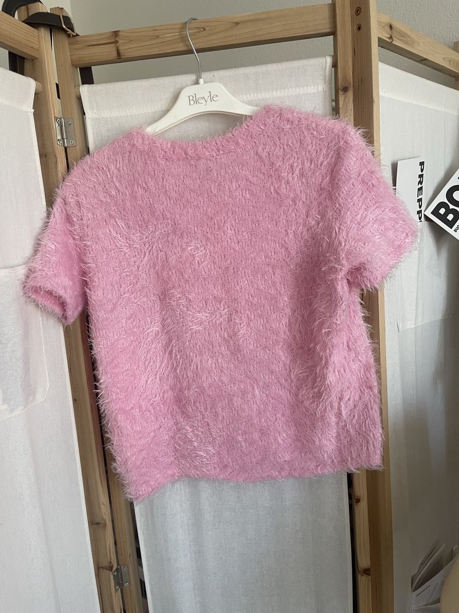 Zara T-shirt: Fuzzy pink T-shirt – Usato da Fribourg venduto da nel_6tdw 2