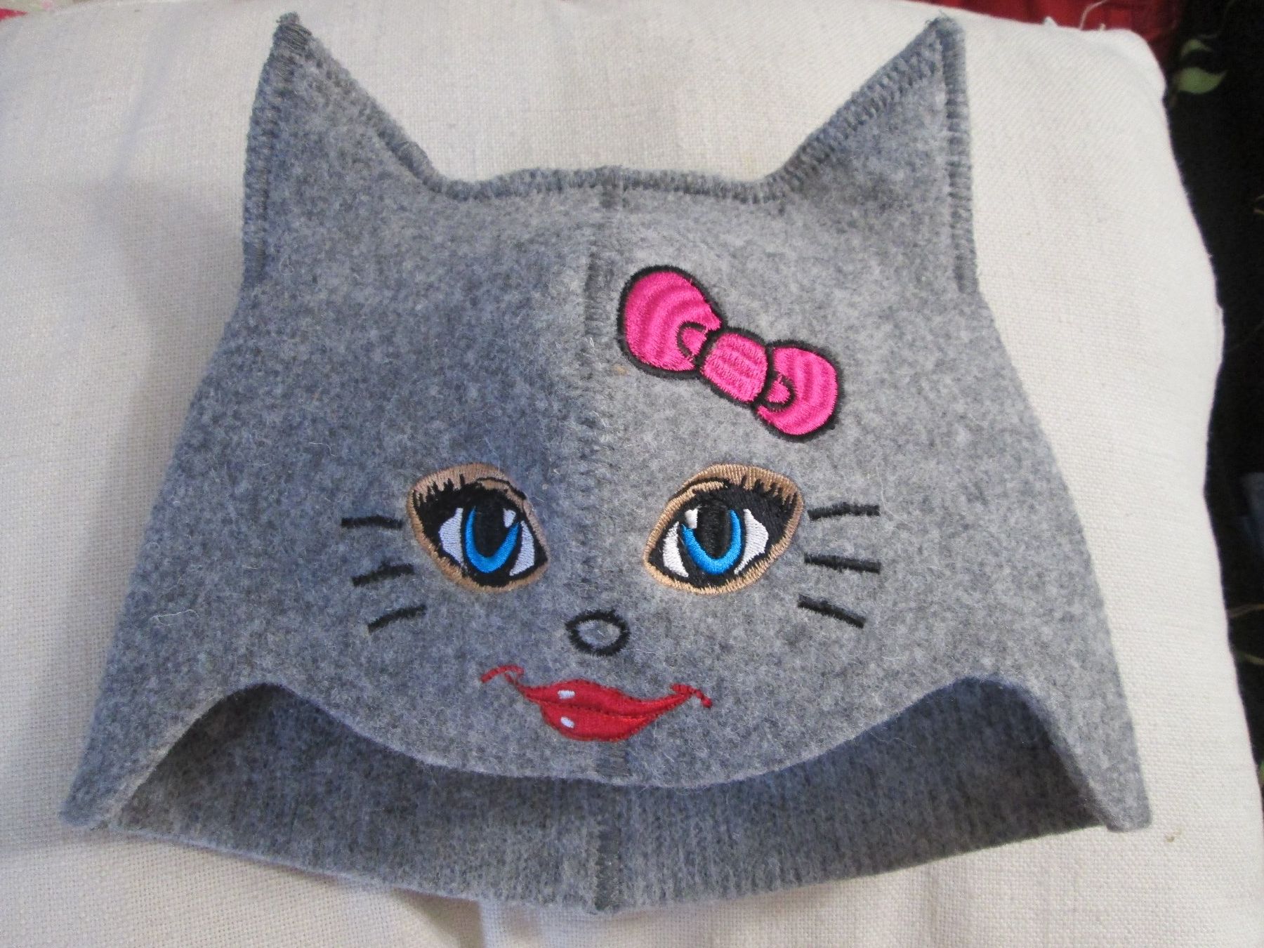 Chapeaux, bonnets & casquettes: Saunahut Katzengesicht – D'occasion à Neuchâtel par Dualseele