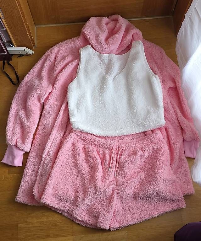 Lots de vêtements: Kuschelsets 44/46, 3 verschiedene Farben – D'occasion à St. Gallen par reb_955g 1