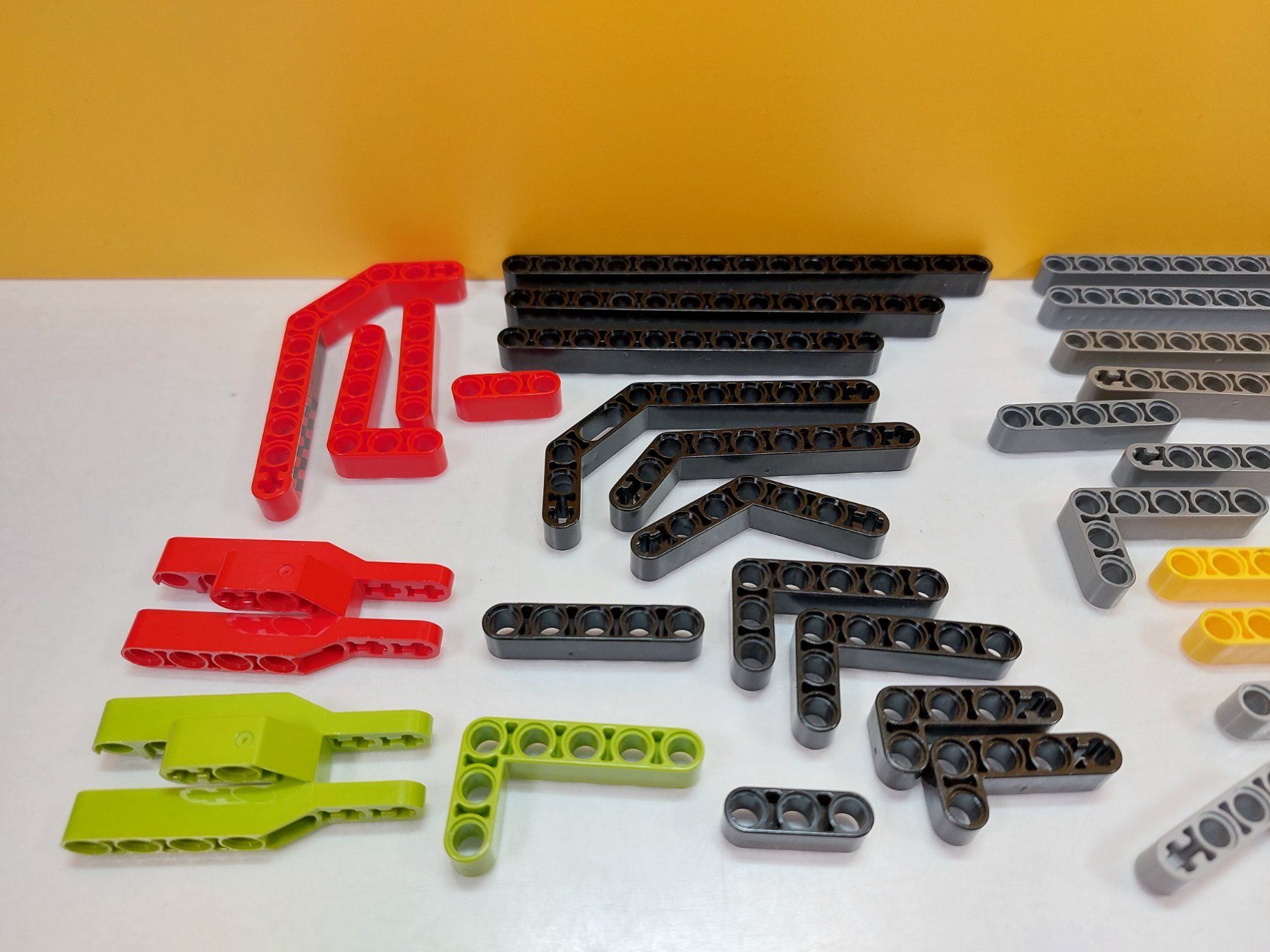 Lego Kit di costruzioni: LEGO Technic Ersatzteile Lochbalken – Usato da St.Gallen venduto da TinasBauundSpiel 1