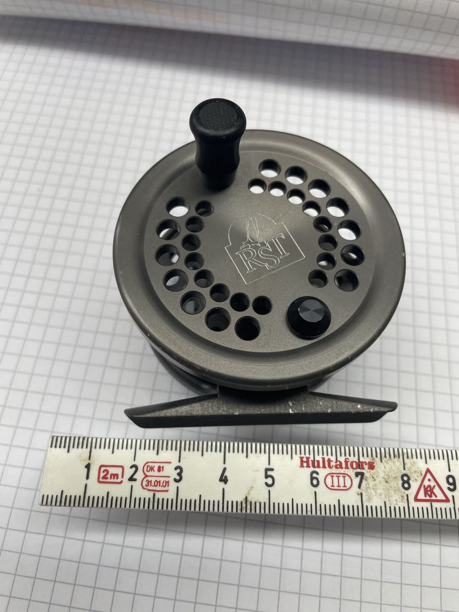 Rollen & Spulen: RST Fliegenrolle – Gebraucht aus Herisau von Apponier