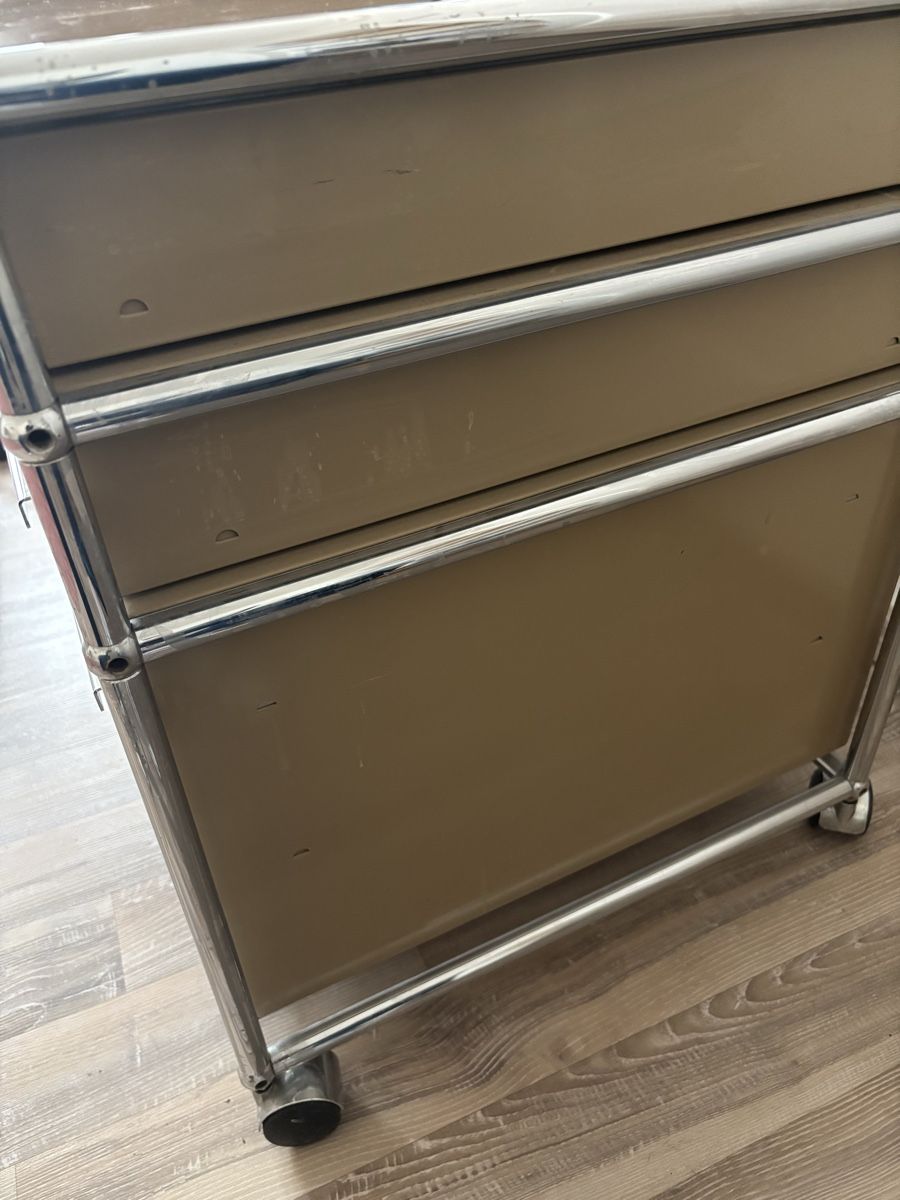 USM Banconi: USM Haller Rollcontainer beige – Usato da Luzern venduto da Joeselling 1