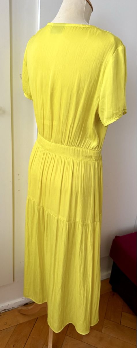 C&A Kleider: Robe fluide jaune – Neu (gemäss Beschreibung) aus Le Locle von tchanatakoua 2