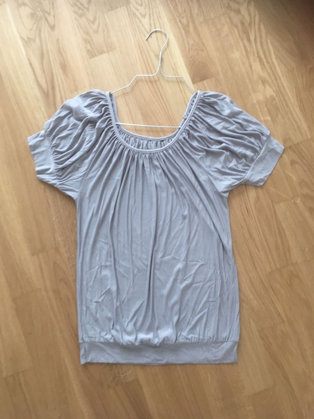 Top: Sommer Top hellgrau/Silber Gr. 36, Edel! – Nuovo (secondo la descrizione) da Gächlingen venduto da Tara_devi