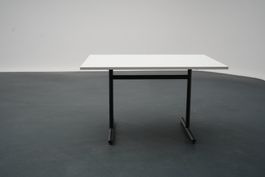 Hellgrauer Tisch klein (ECHO)