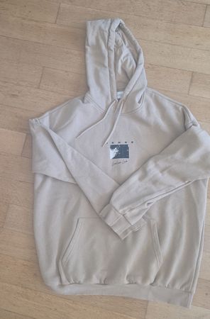 Hoodie beige mit Frontprint und Backprint.