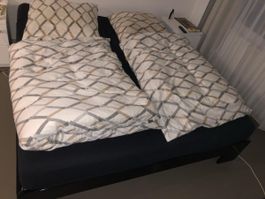 big black bed and easy to install 180x200 cm