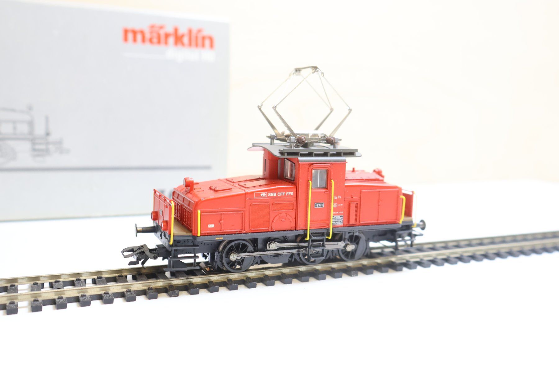 Märklin Modelleisenbahnen: Märklin SBB Ee 3/3 E-Lok - Digital 36330 – Gebraucht aus Winterthur von Monstera 3