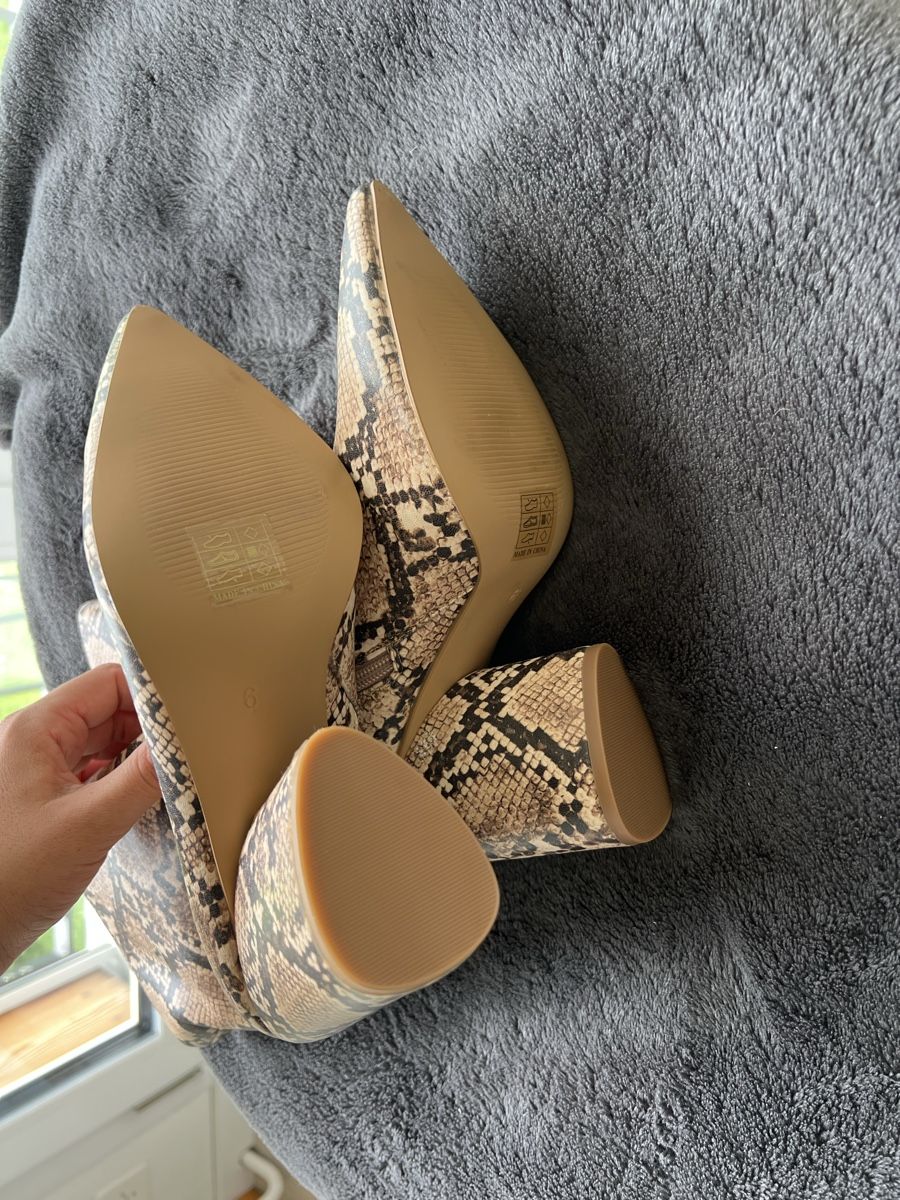 Scarpe da donna: Stiefeletten Schlangenmuster Blockabsatz Grösse 39  – Usato da Zürich venduto da sop_xbd7 3