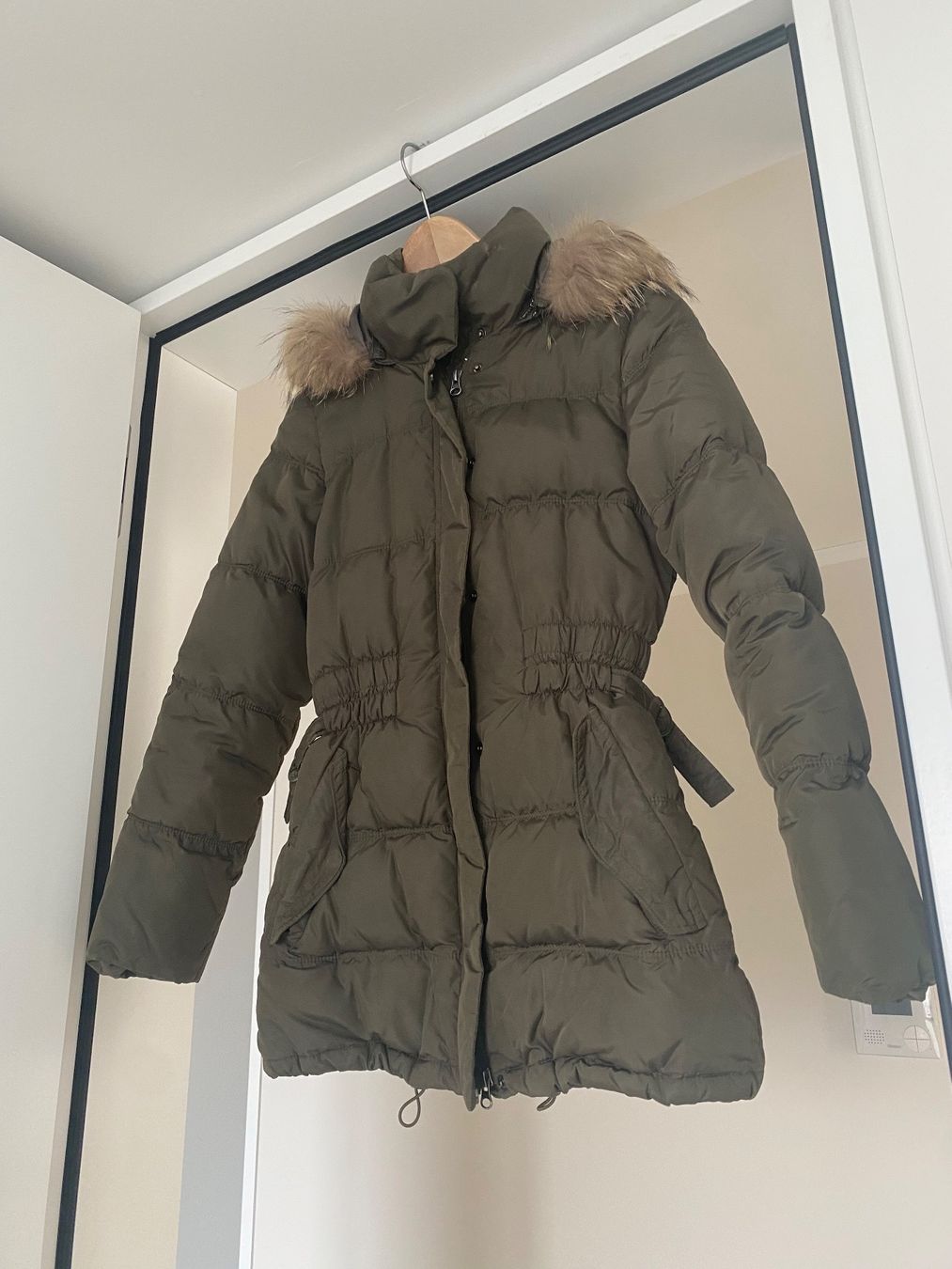 Hallhuber Jacken: Schöne Winterjacke / 90% Daune – Gebraucht aus Kloten von SalomeSommer