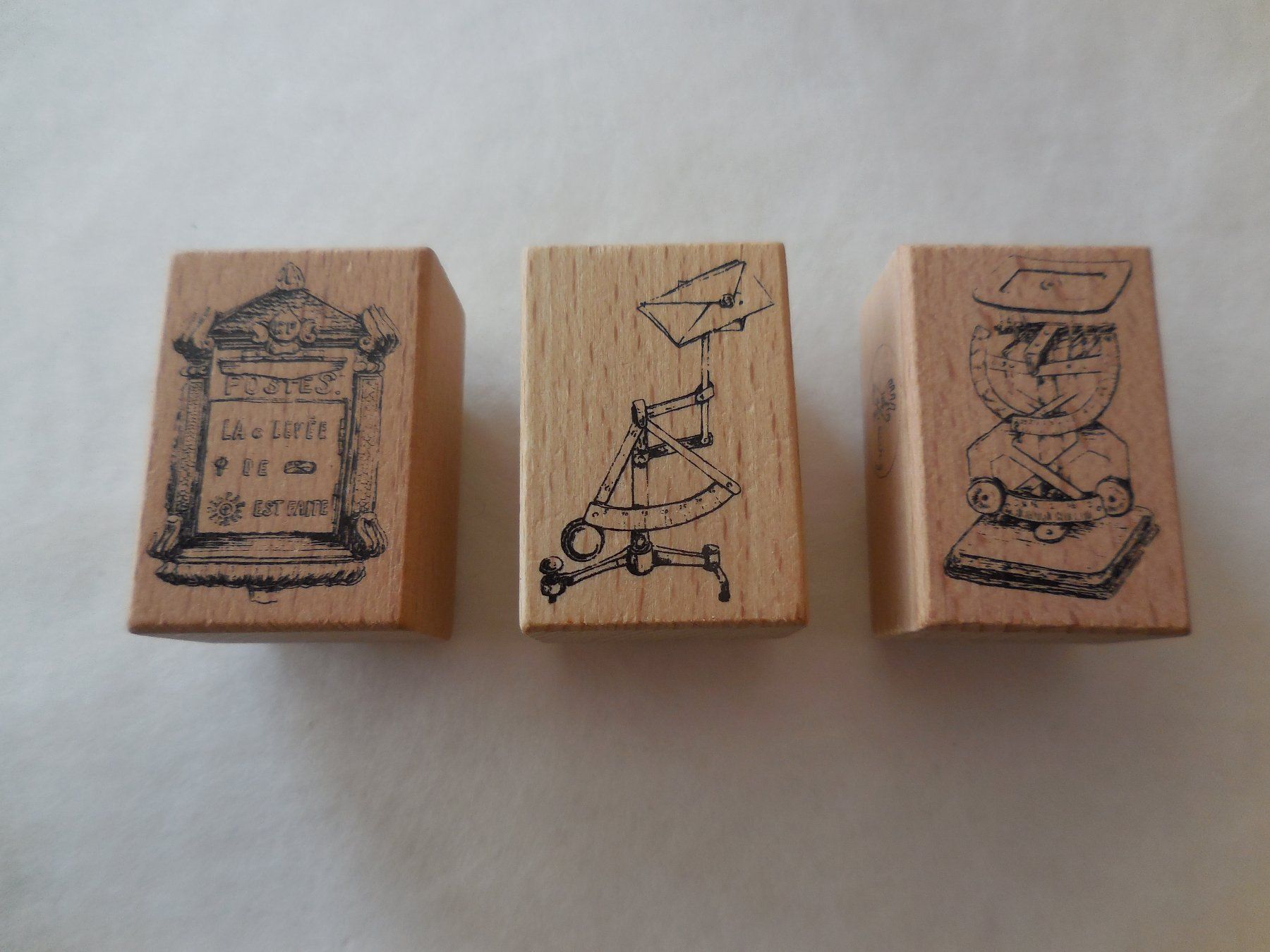 Timbri: 3er Set  LCN Design Studio Stempel "Postage" – Nuovo e nell'imballaggio originale da Zürich venduto da brifo64