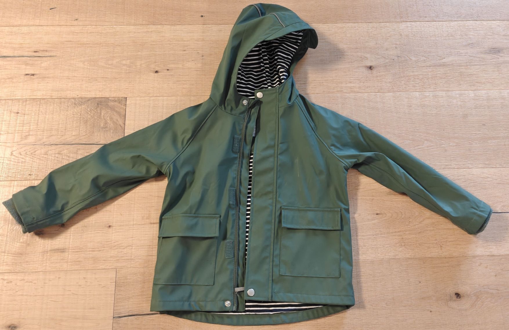 Jacken & Mäntel: Kinder Regenjacke, Grösse 116 – Gebraucht aus Seuzach von min_9ggk