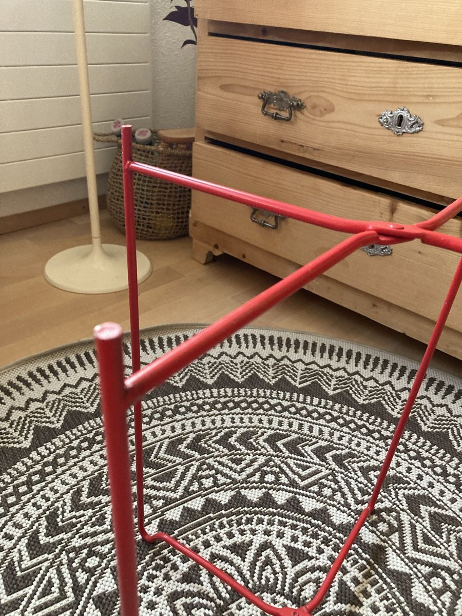 Tische: Roter Beistelltisch – Gebraucht aus Ebnat-Kappel von regulalu 4