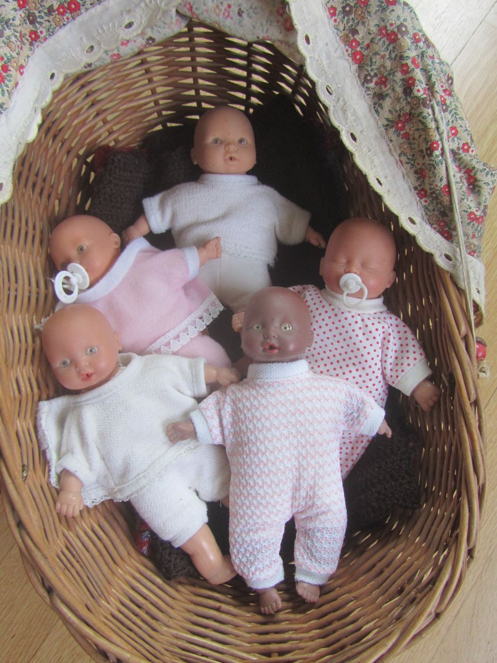 Puppenwagen: Puppenwagen mit 5 Puppen – Gebraucht aus Seengen von mikelele 2