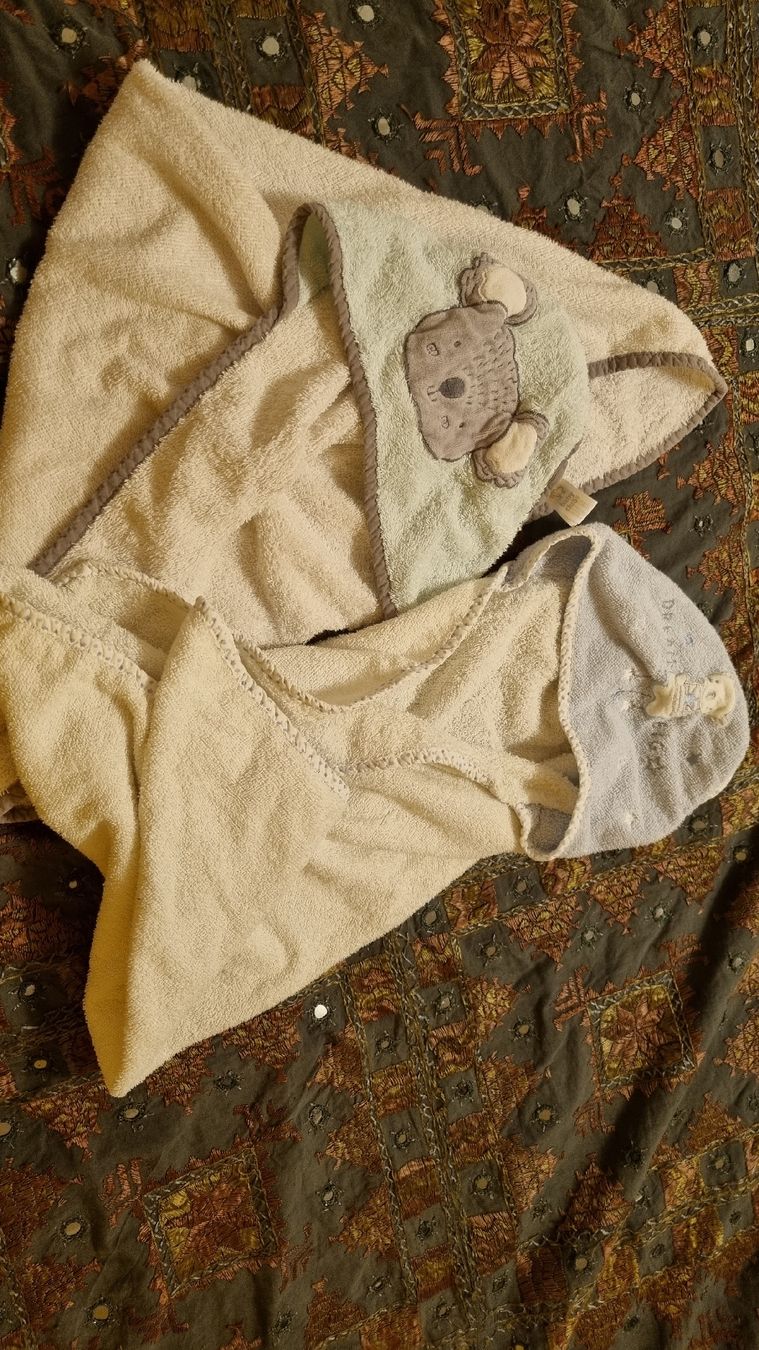 Teli da bagno: serviette de bain bébé – Usato da Ferpicloz venduto da Clicli014