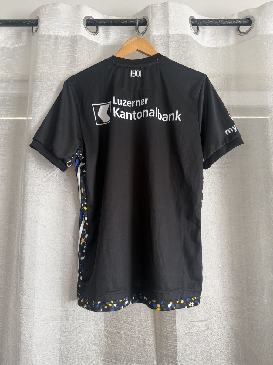 Canottiere & Pantaloni: FC Luzern Special Edition Carnival Jersey M – Usato da Genève venduto da sho_67qj 1