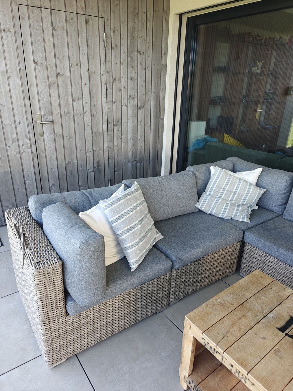 Divani: Lounge Sitzgruppe mit Polstern – Usato da Müllheim Dorf venduto da MaximilianMichel 2
