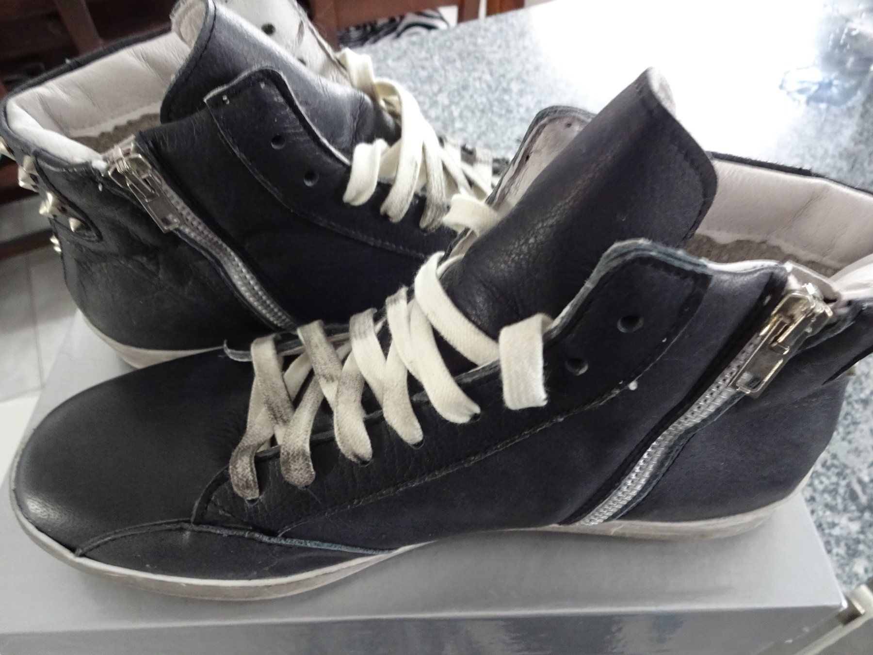 Damenschuhe: Neu Leder Sneaker Gr.40 mit Nieten – Neu und originalverpackt aus Sisseln AG von Flohmix 5