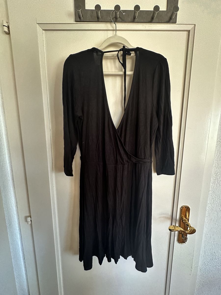 Kleider: Robe noire élégante taille unique – Gebraucht aus Cheseaux-Lausanne von Cerfynie 1