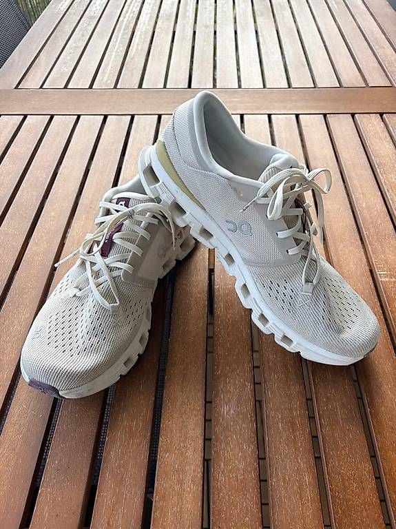 On Scarpe da uomo: Schuhe ON Cloud X4 | Grösse 44.5 – Usato da Winterthur venduto da Kontillik 1