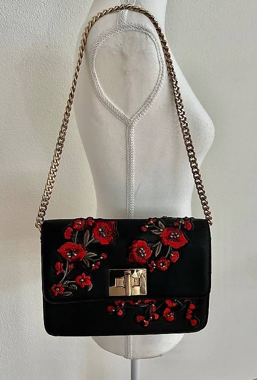 Borse da donna: Tasche schwarz/rote Blumen – Usato da Volketswil venduto da oli_l2zq