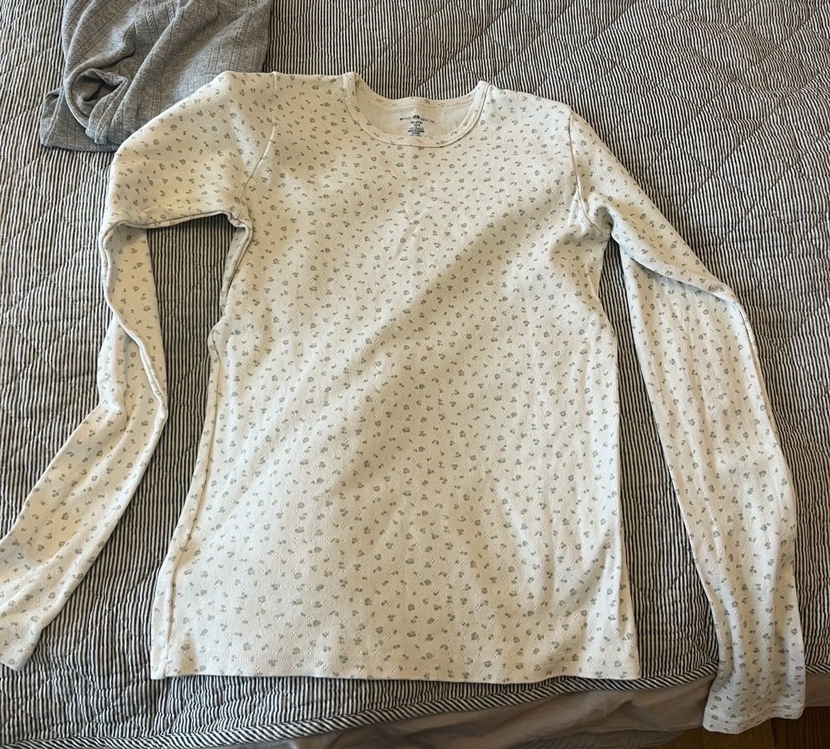 Brandy Melville Tops: White Long Sleeve Top Brandy Melville Size S – Neu (gemäss Beschreibung) aus Zug von gei_lkj2