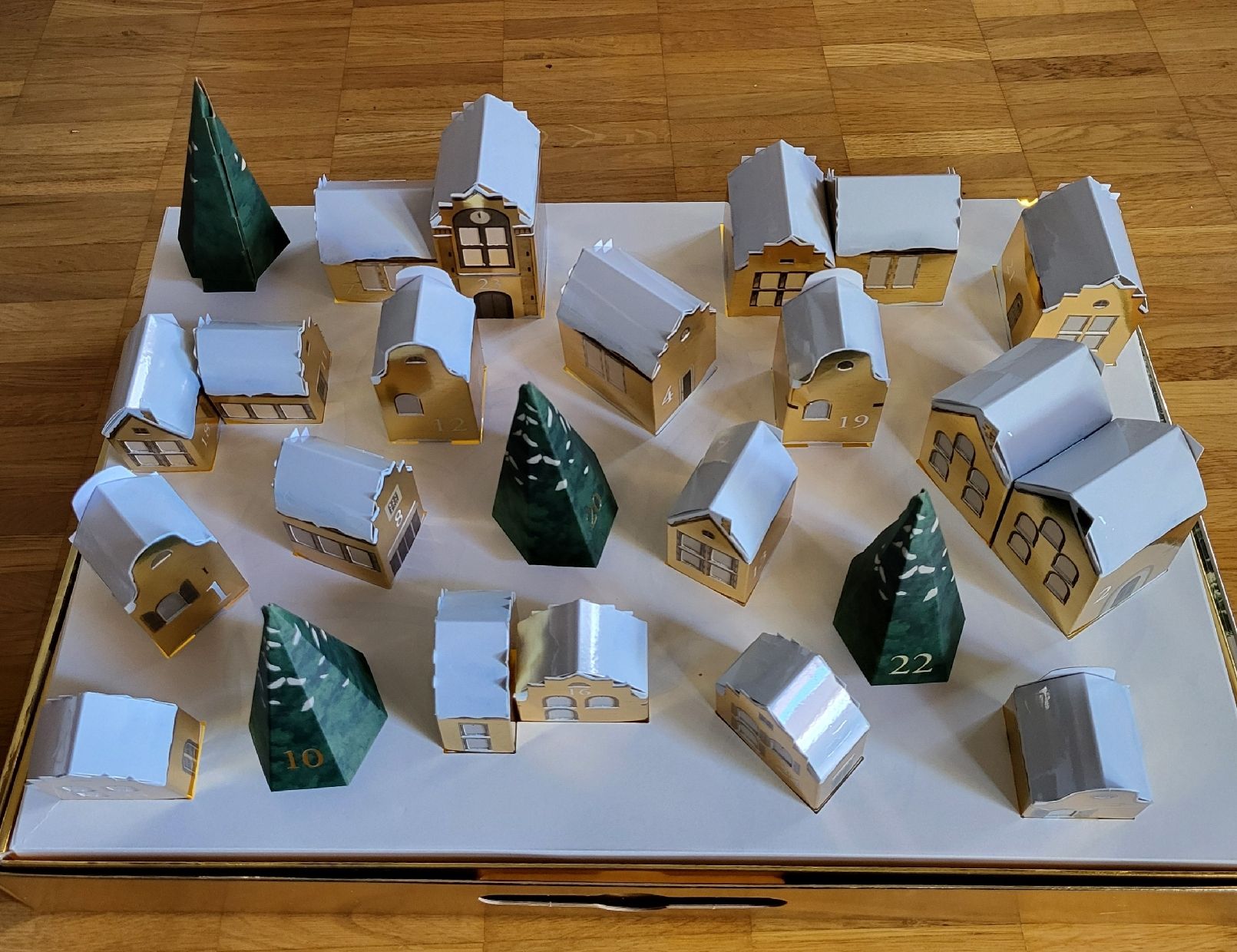 Kalender: Adventskalender 24 Fenstern – Gebraucht aus Winterthur von Baer49 2