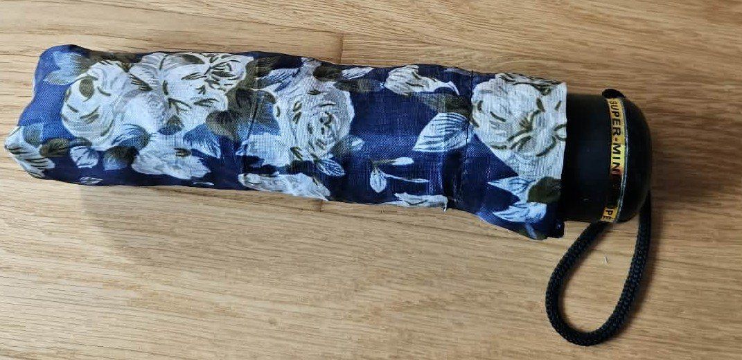 Knirps Parapluies: Neuer Mini-Taschenschirm mit Blumenmuster – Neuf (Voir description) à Muttenz par Gepard23